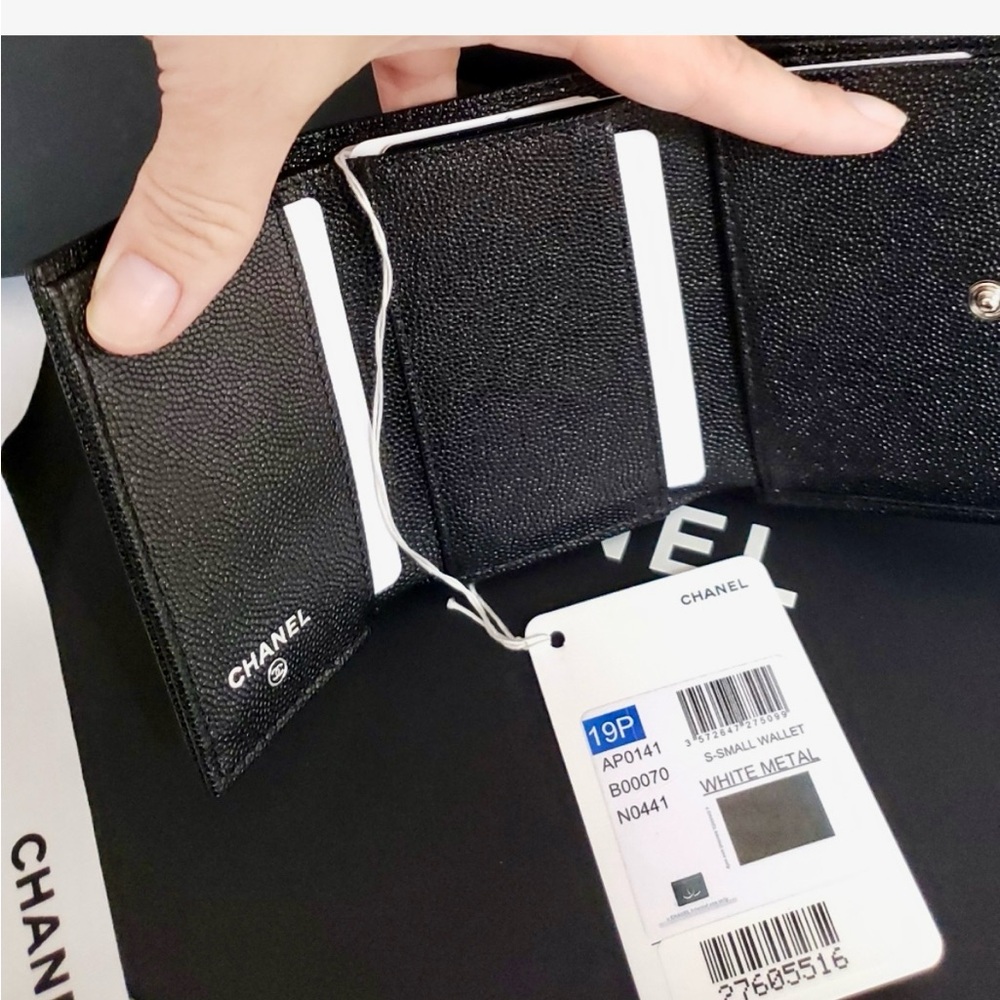 !NWT! CHANEL Black Caviar CC Logo Wallet - Picture 4 of 8